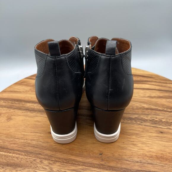 Linea Paolo Felicia Boots Womens 8 M Black Hidden Wedge Ankle Casual Bootie Zip - Picture 4 of 9
